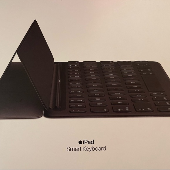 Apple Other - NWT. Apple iPad SMART KEYBOARD MX3L2Ll/A
